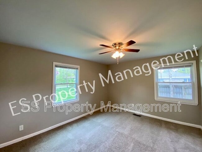 Building Photo - 8070 Chiltern Dr