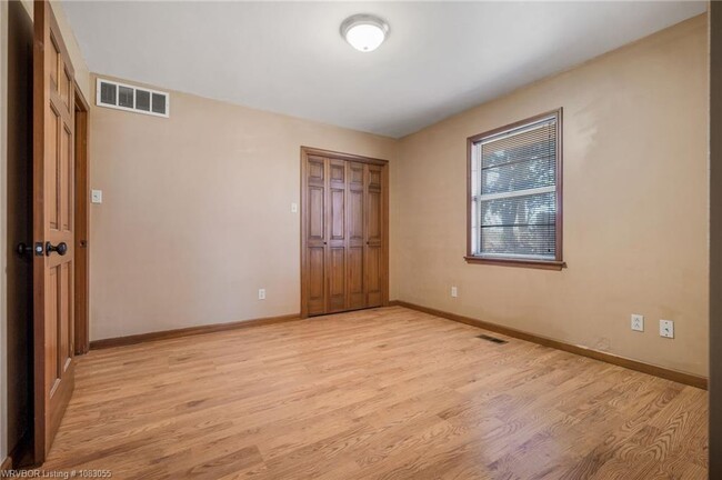 Building Photo - 6014 Park Ave