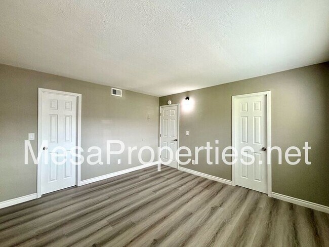 Building Photo - 1749 E Fairfield Ct