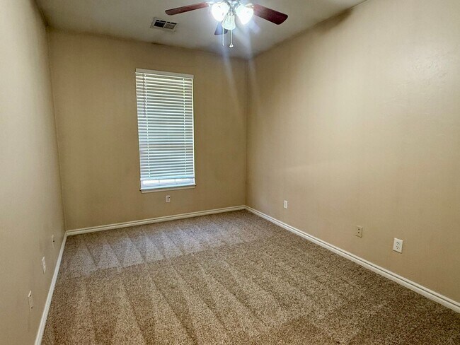 Building Photo - Beautiful Home in Surrey West of Yukon wit...