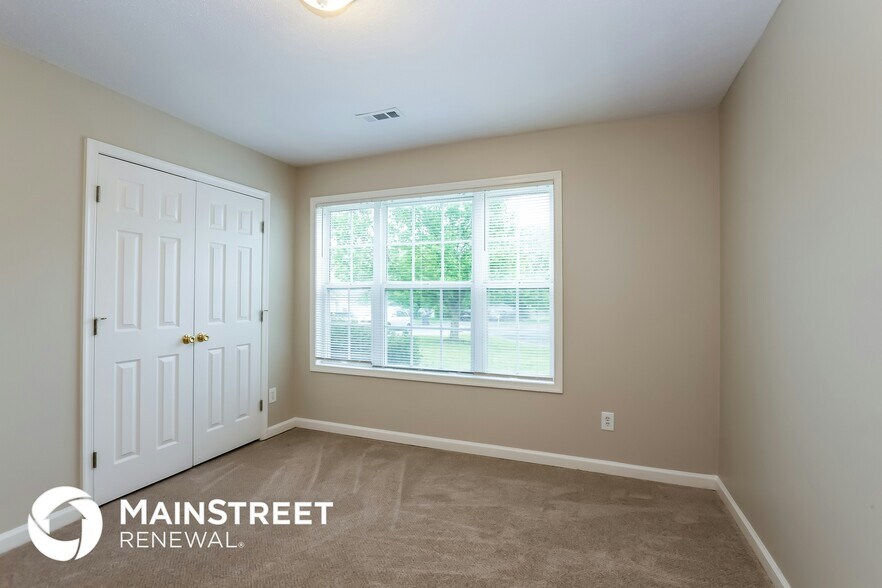 Building Photo - 110 Medford Cir