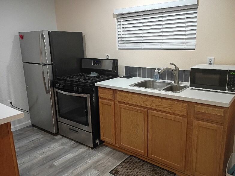 Building Photo - 739 Daisy Dr