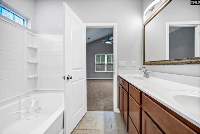 Building Photo - 157 Springhaven Dr