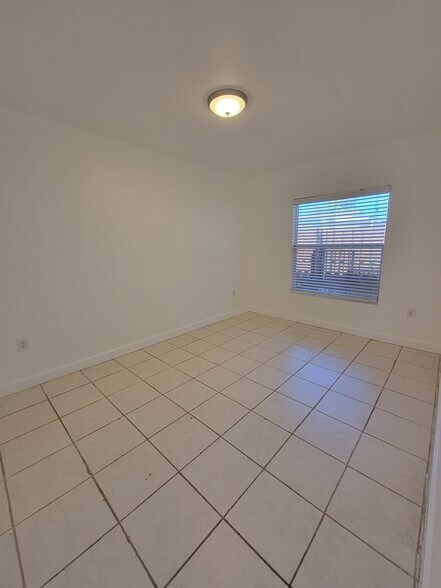 3rd bedroom - 35 SW 7th St