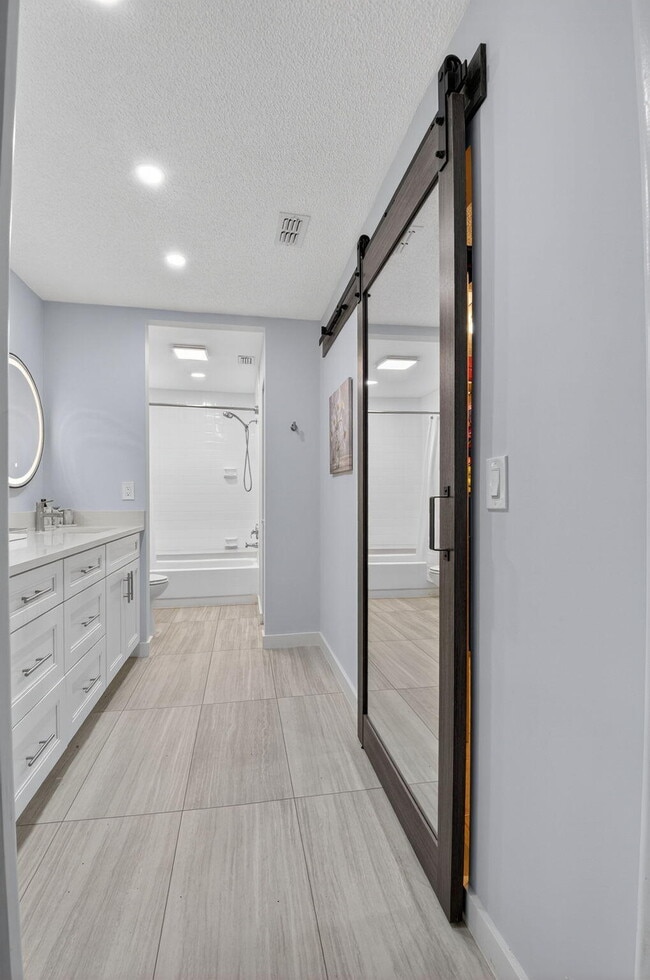 Building Photo - 13769 Date Palm Ct