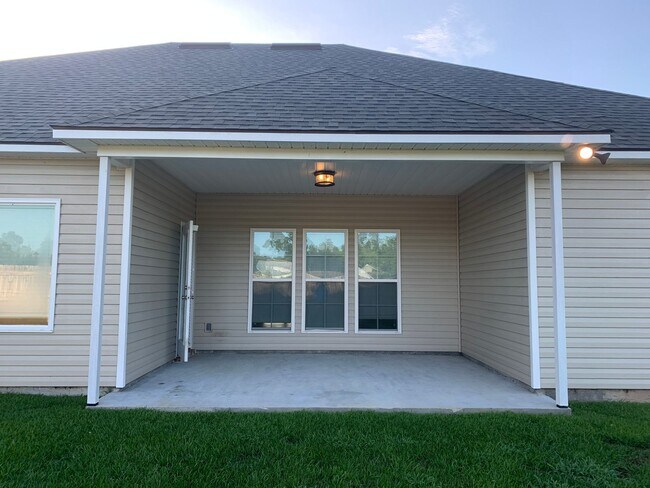 Building Photo - Beautiful 4BD/3B Home in Knights Landing