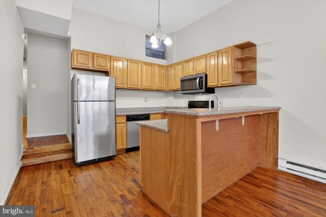 Building Photo - 339 W Girard Ave