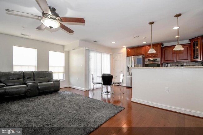 Building Photo - 15260 Rosemont Manor Dr