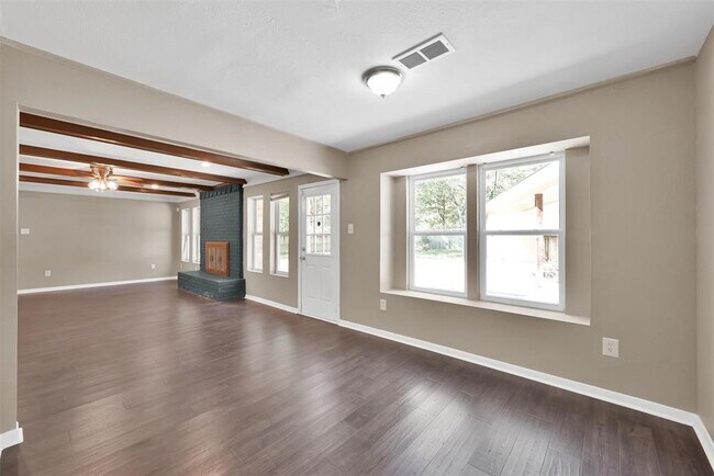 Building Photo - 696 Ravensworth Dr
