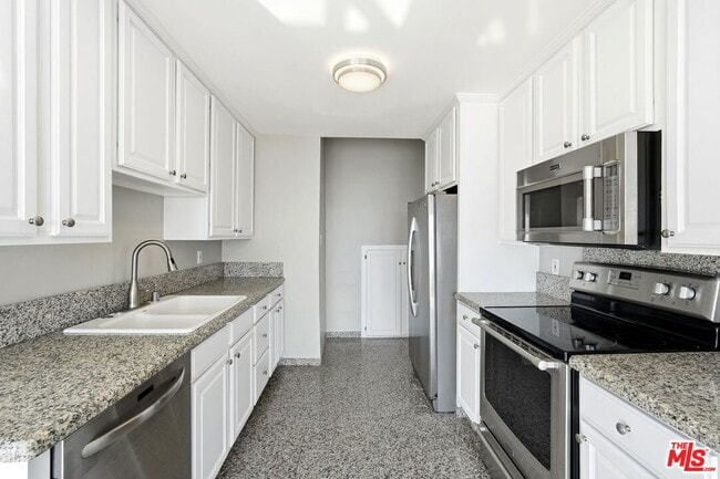 Building Photo - 18065 Coastline Dr