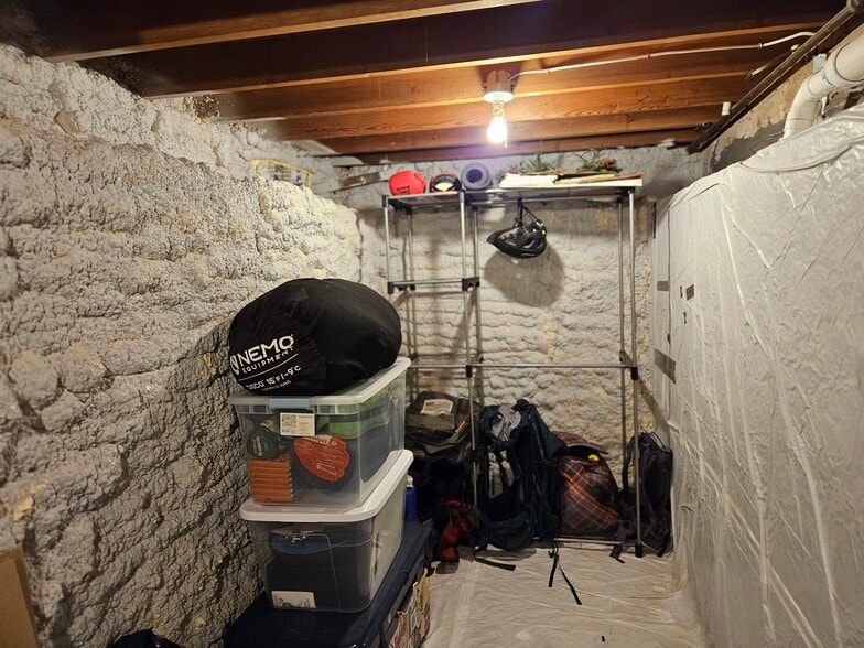Storage space, occupied - 338 E Pitkin St