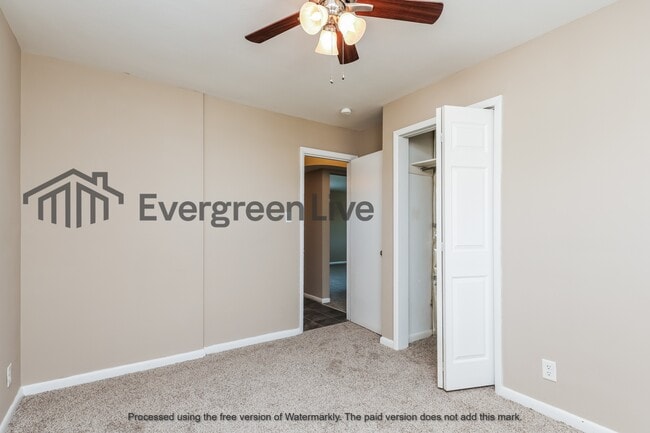 Building Photo - 125 Swallow Dr