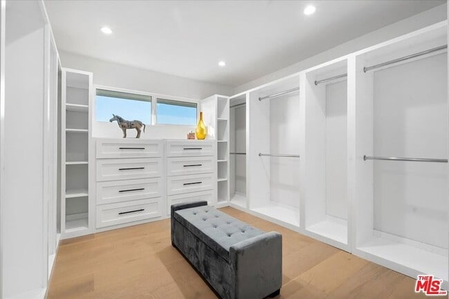 Building Photo - 15655 Castlewoods Dr