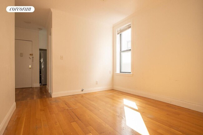 Building Photo - 67 W 107th St