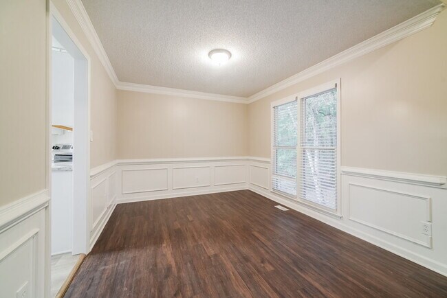 Building Photo - 3539 Pine Grove Dr