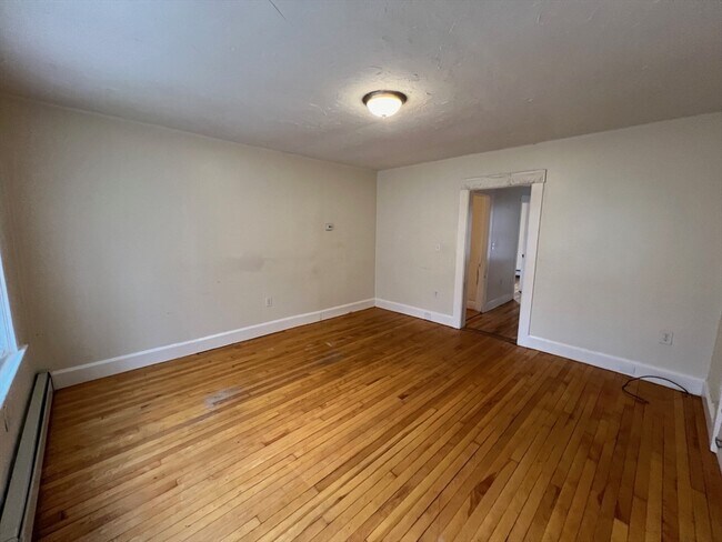 Building Photo - 172 Chester St