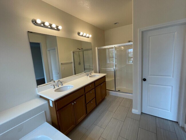 Building Photo - 2208 Pasadena Ct