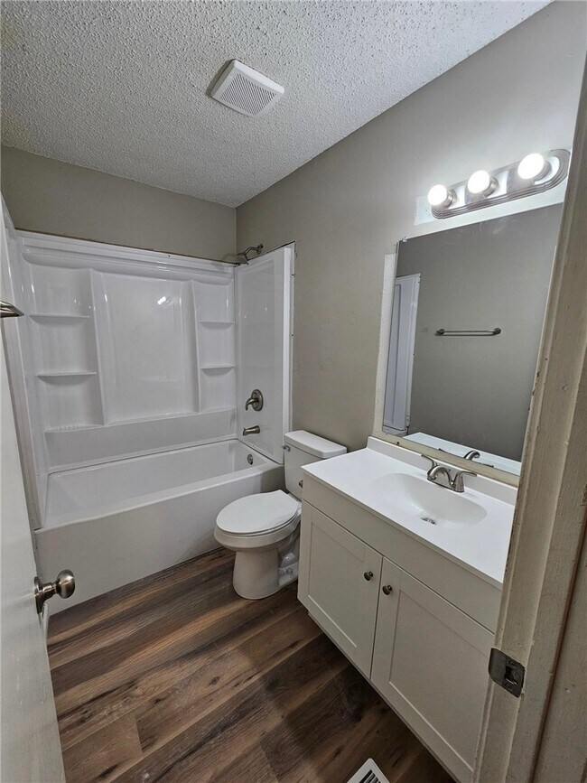 Building Photo - 502 N Betty Jo Dr