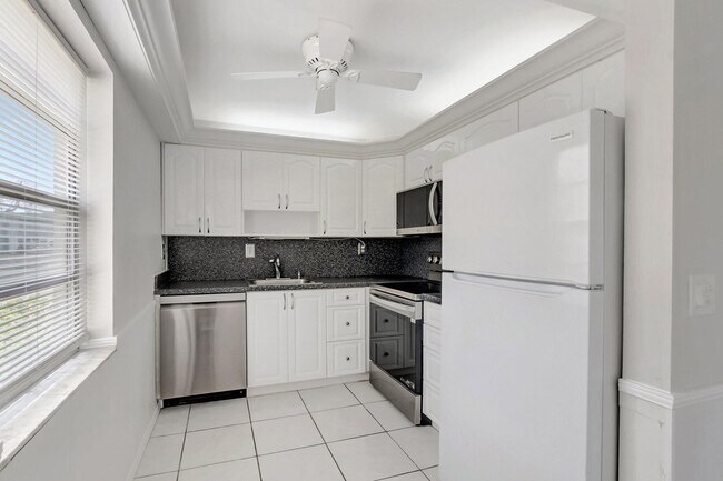 Building Photo - 297 Monaco Way
