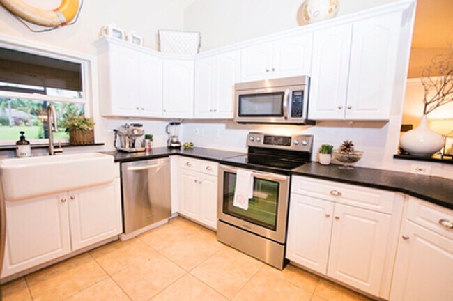 Building Photo - ANNUAL RENTAL - Beach Cottage with 2 Car Garage 'The Lakehouse' in tropical garden