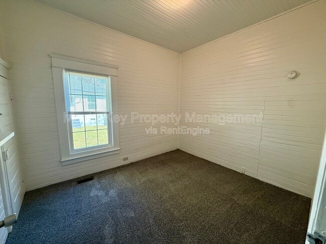 Building Photo - 302 Raynor St