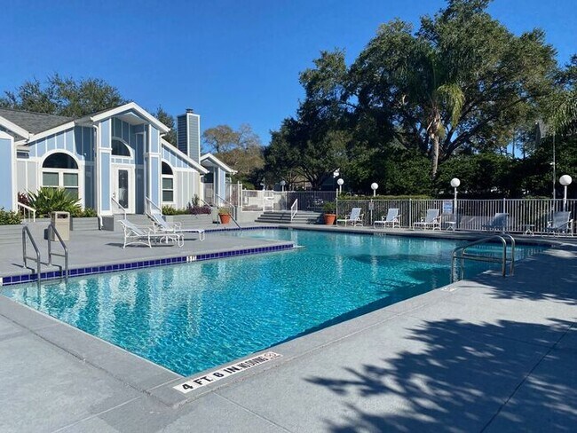 Building Photo - RENT SPECIAL-Regency Park at Lake Mary Corner Unit with Wrap-Around Balcony!