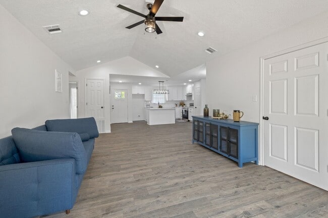 Building Photo - 3579 Oakwood Dr