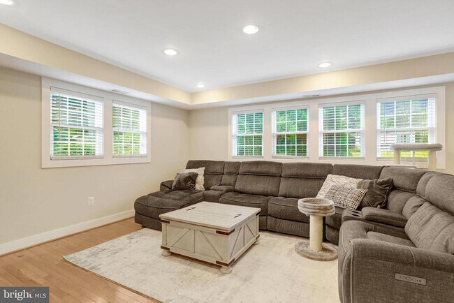 Building Photo - 7618 Leonard Dr