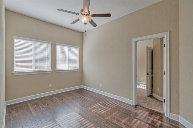 Building Photo - 124 Claiborne Lake Ln