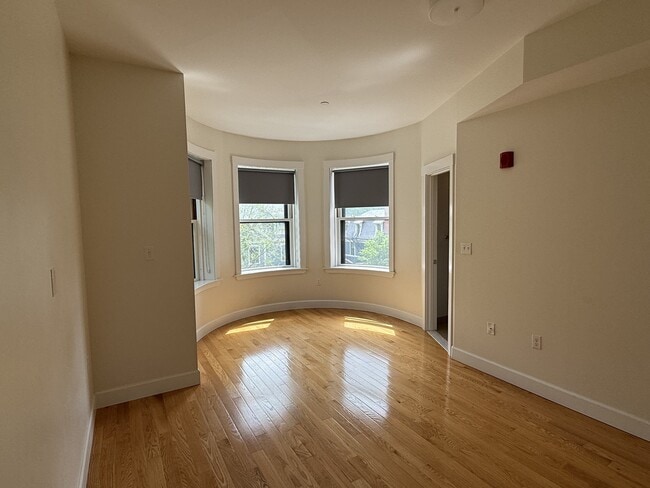 Building Photo - 367 Harvard St