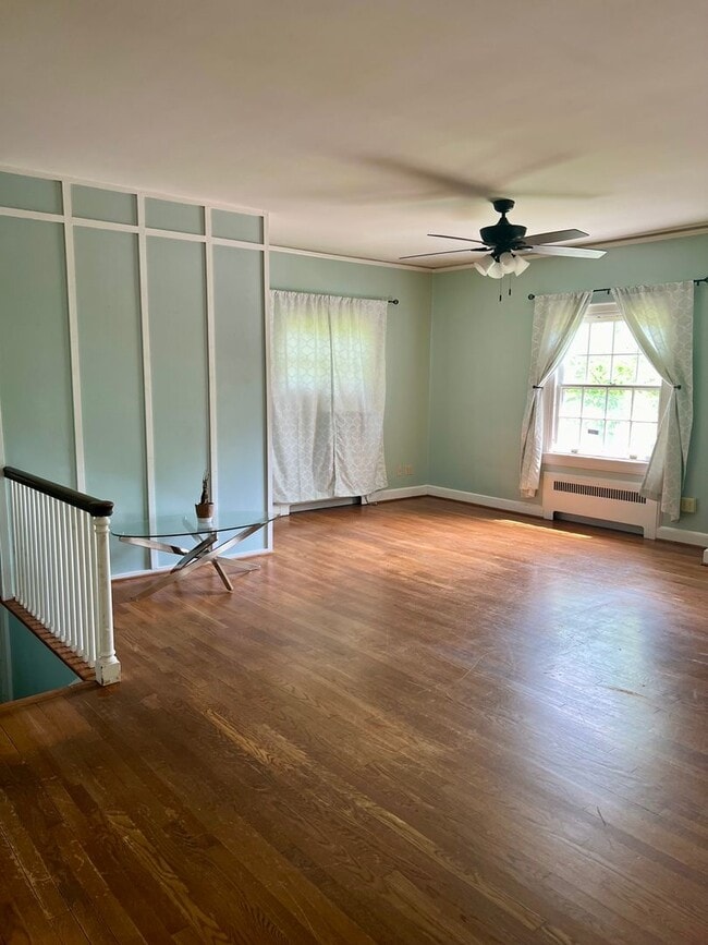 Building Photo - 2 Bedroom in Downtown Hendersonville!