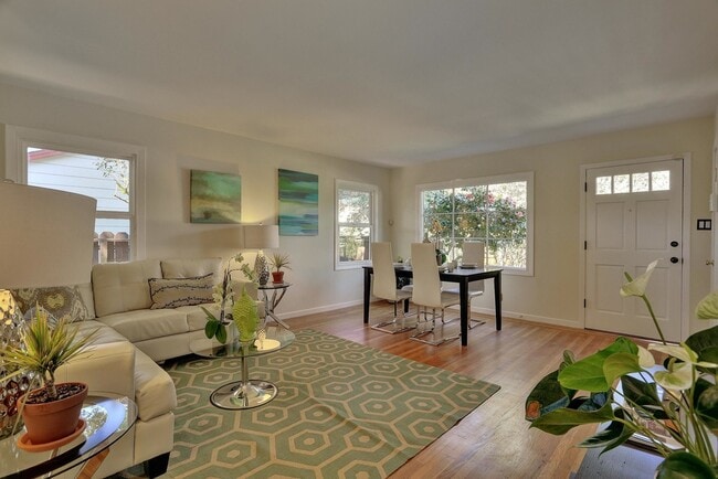 Building Photo - 1033 56th St