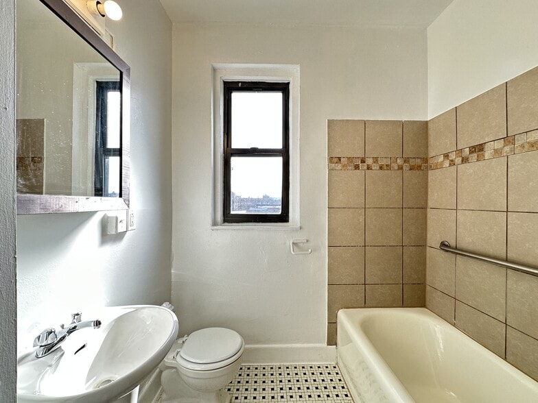 Building Photo - 3810 N Fremont St