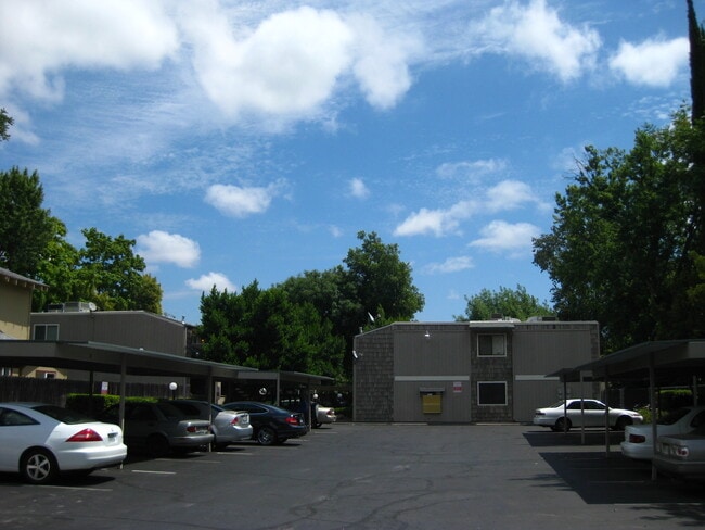 Building Photo - 2 Bedroom 1 Bath close to CSUC