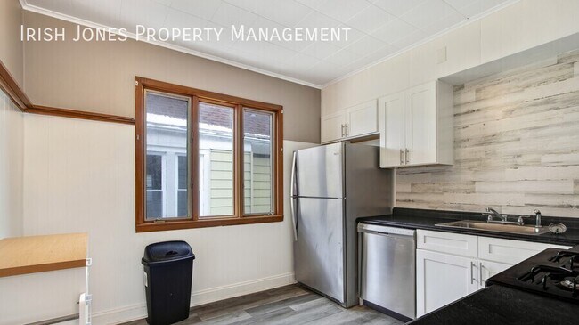 Building Photo - 38 Rugby Rd