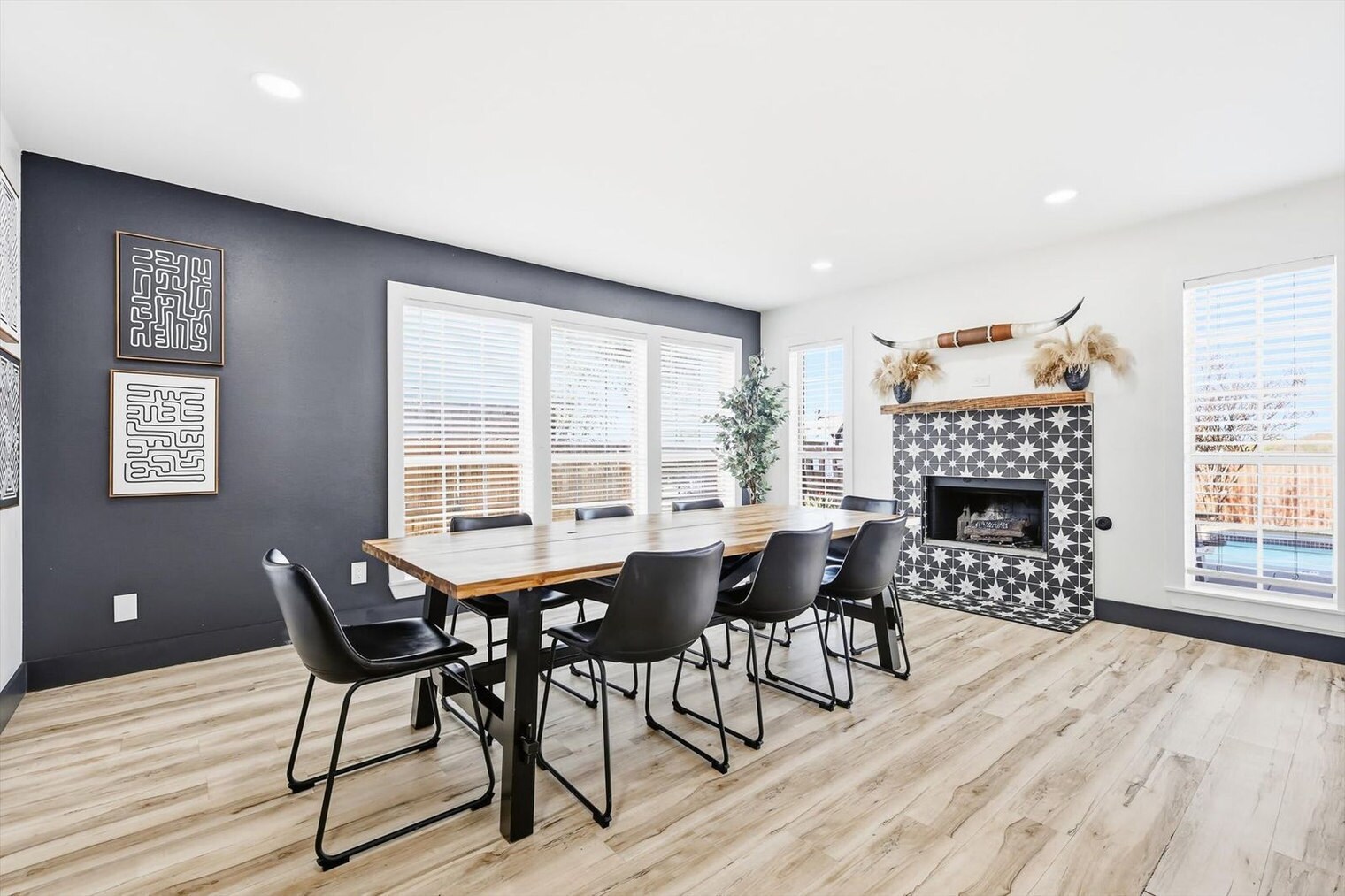 Building Photo - 6440 Knoll Ridge Dr