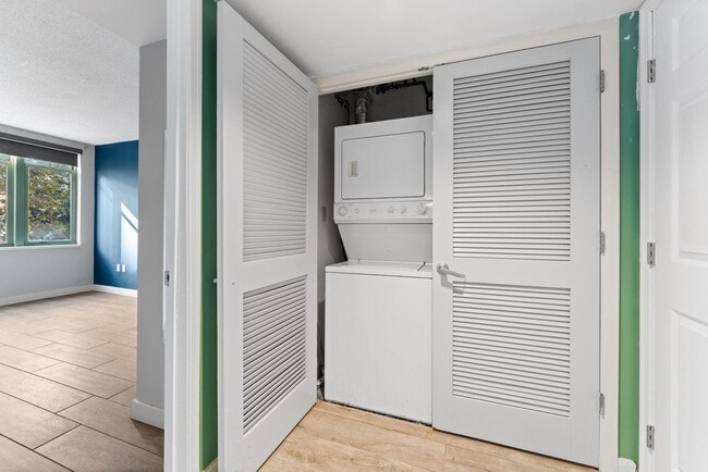 Building Photo - 1150 K St NW