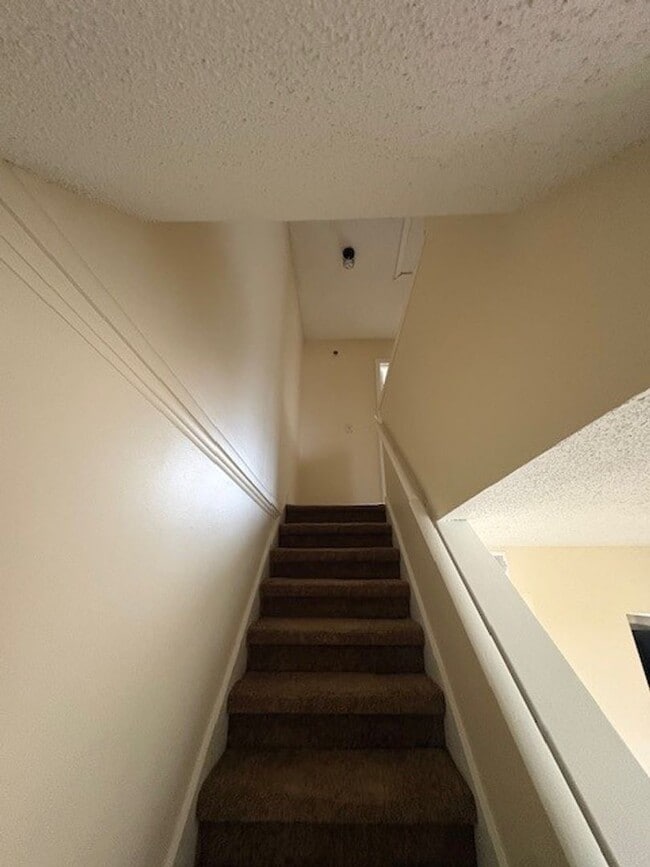 Building Photo - UCF AREA - Newly Remodeled 2/2.5 Townhouse in Cambridge Circle