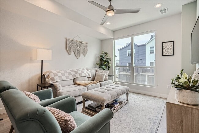 Building Photo - New Townhome with Private Patio