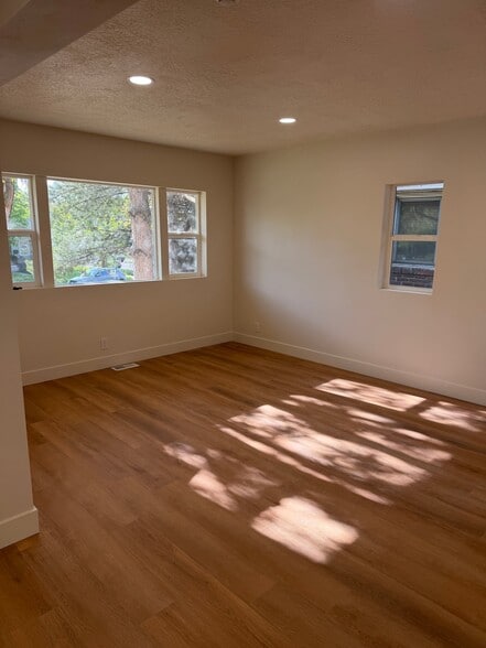 Building Photo - 2543 Highland Dr