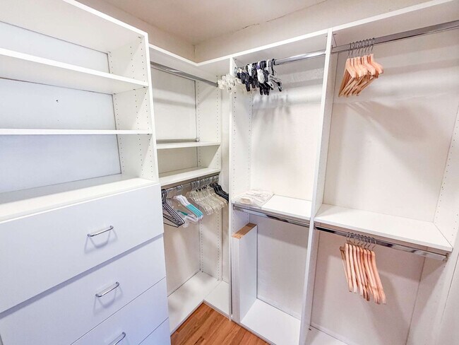 Building Photo - 16018 Windsor Dr