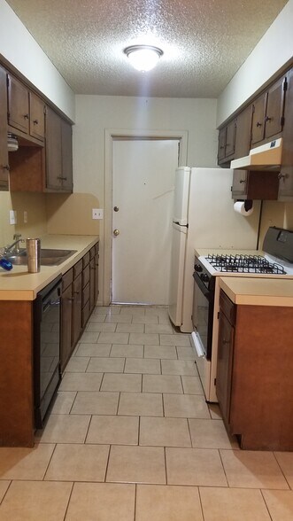 kitchen door to garage - 2007 Old W Pl