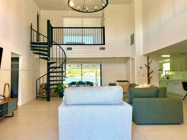 Building Photo - 7536 W Treasure Dr