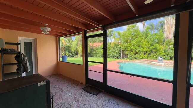 Building Photo - 12157 Sycamore Ln