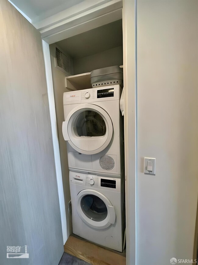 Building Photo - 230 7th St