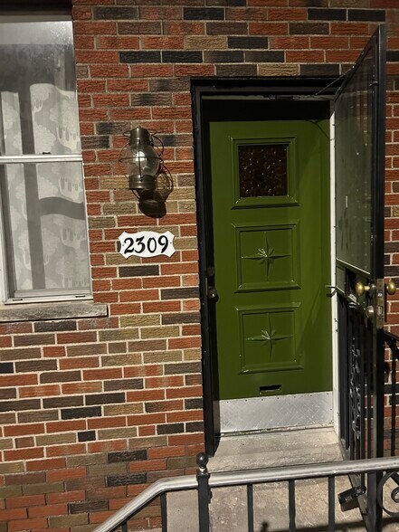 Building Photo - 2309 S Darien St