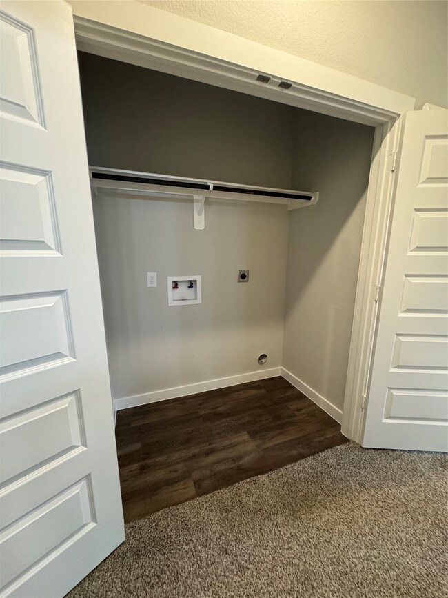 Building Photo - 9906 Grosbeak Ln