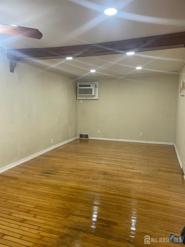 Building Photo - 1515 Thomas Ave