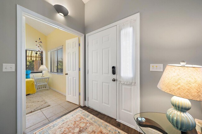 Building Photo - 860 Bella Vista Ct S