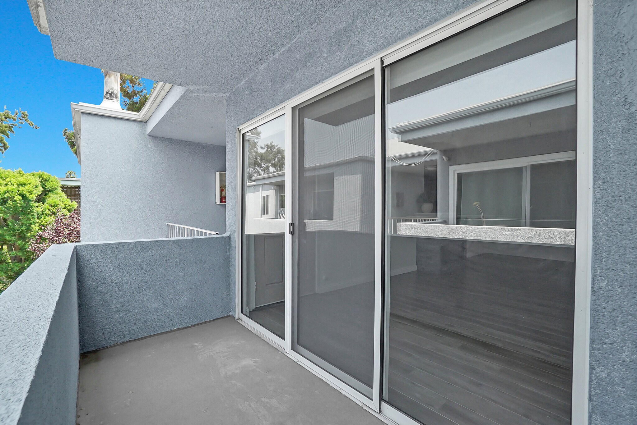 Building Photo - 2223 S Bentley Ave